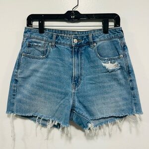 American Eagle Outfitters Blue Distressed mom Jean Shorts! Size 8!